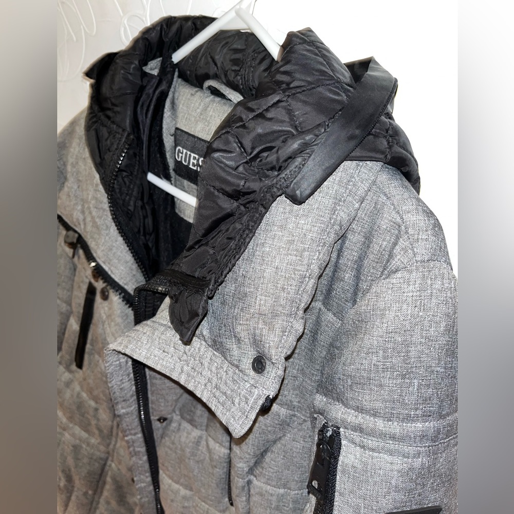 Women winter jacket by Guess. Size L.